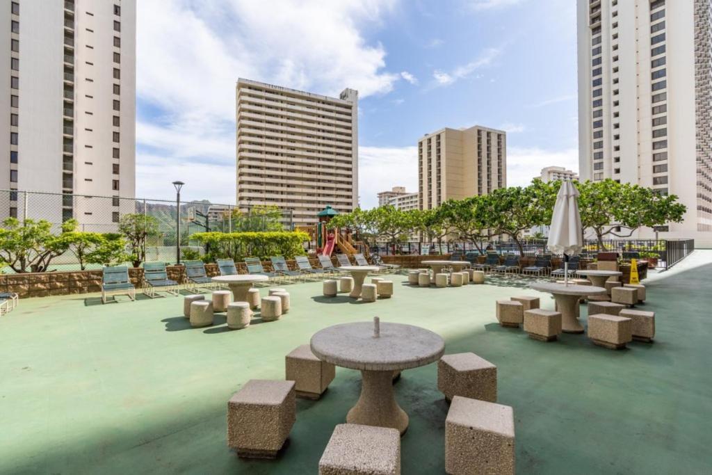 Waikiki Banyan W-Ocean Views With Free Parking! Apartment Honolulu Exterior photo