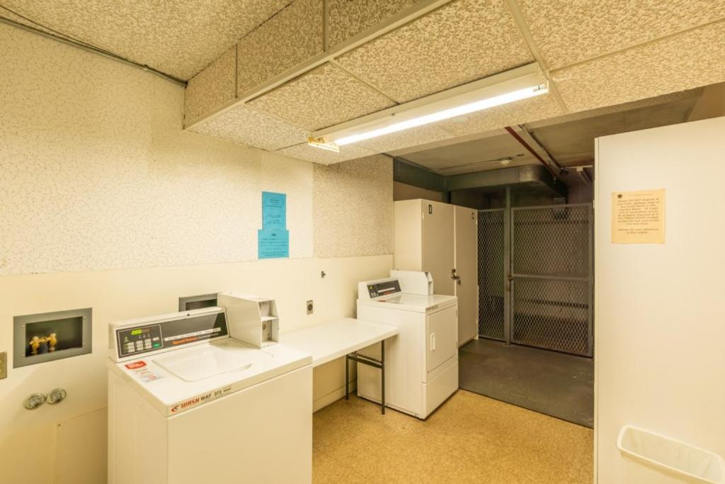Waikiki Banyan W-Ocean Views With Free Parking! Apartment Honolulu Exterior photo