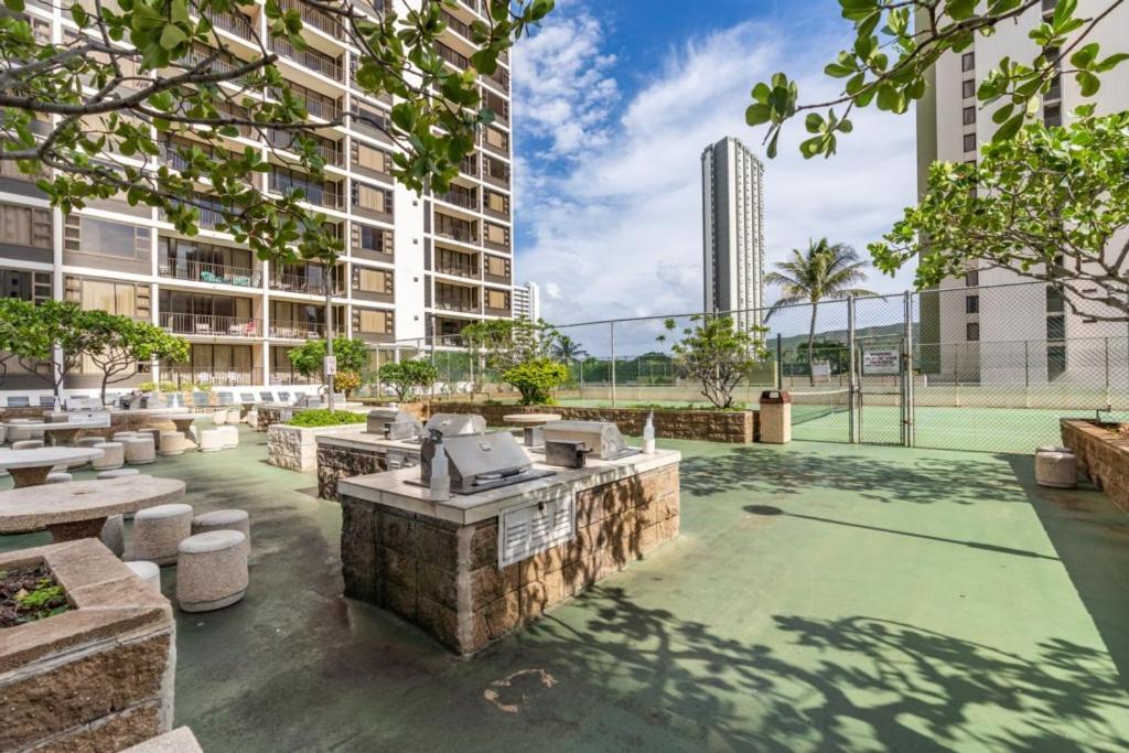 Waikiki Banyan W-Ocean Views With Free Parking! Apartment Honolulu Exterior photo